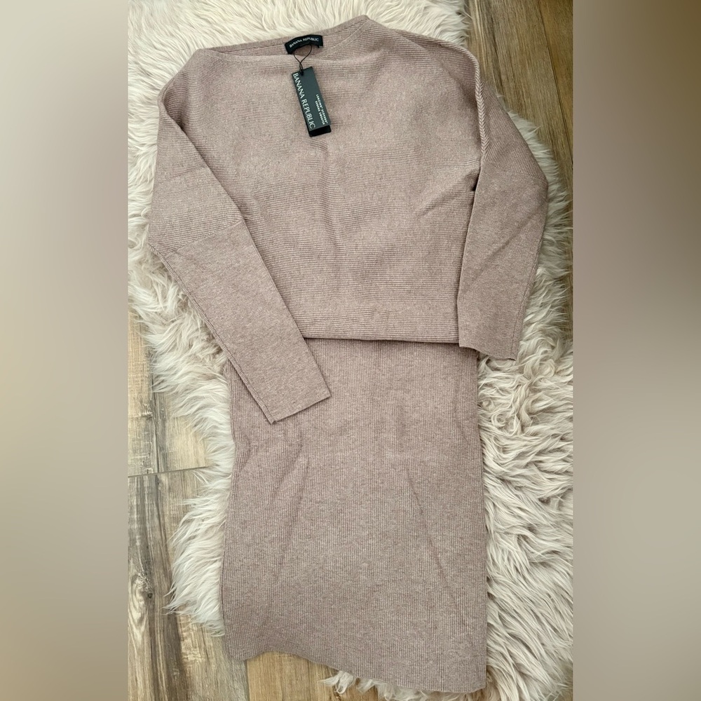 NWT Banana Republic Long-Sleeve Ribbed Knit Dress